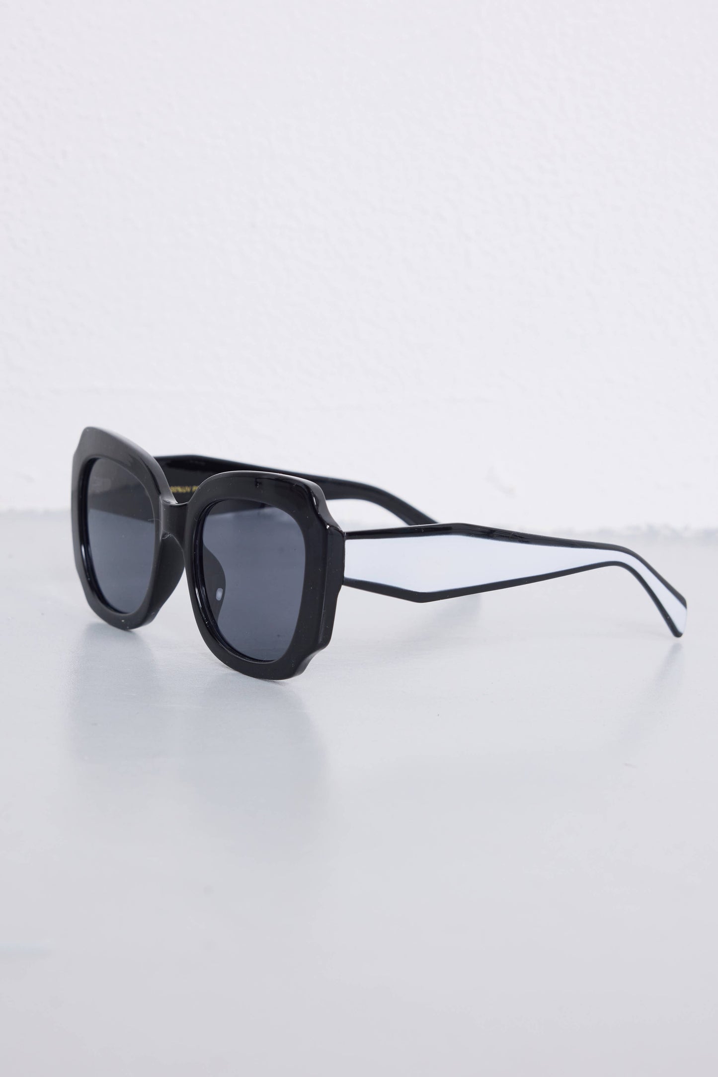 Lunettes de soleil Modèle CV3110 Noir