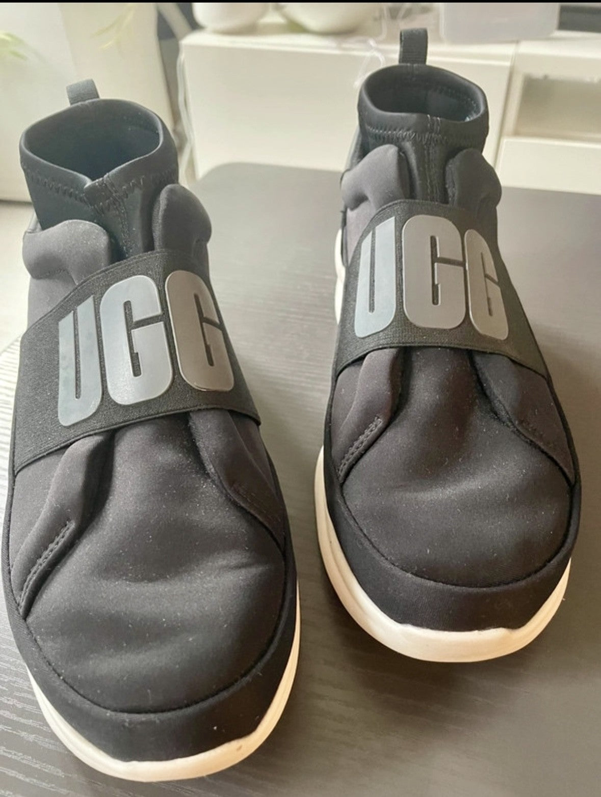 Sneakers UGG Noir & Blanc Taille 38