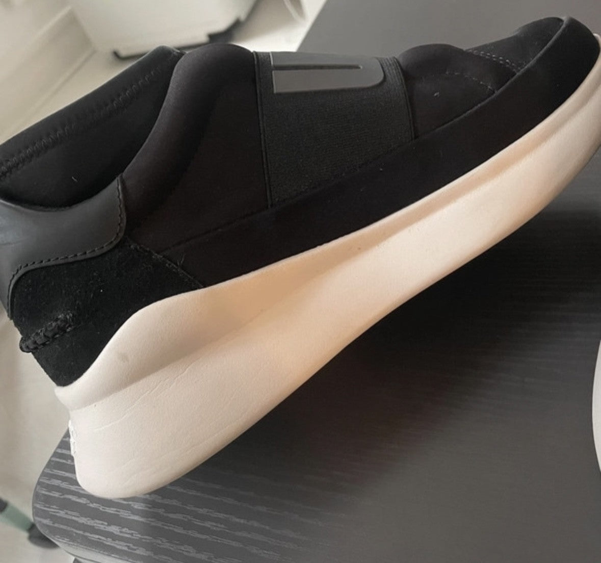 Sneakers UGG Noir & Blanc Taille 38