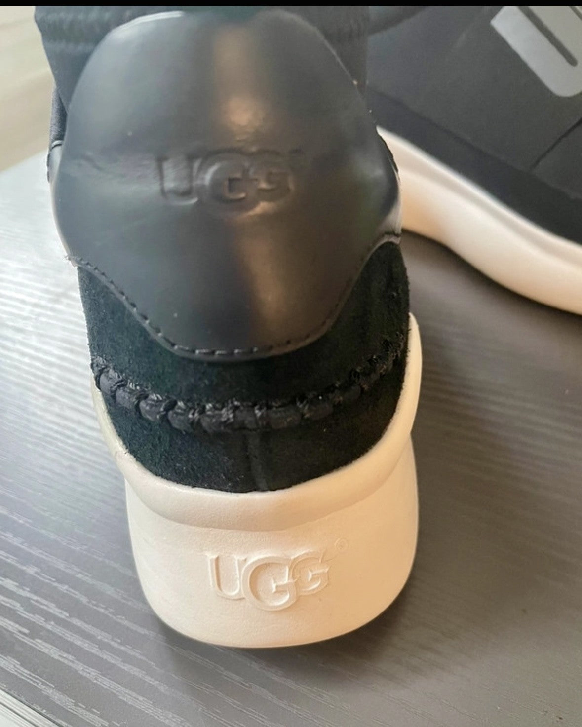 Sneakers UGG Noir & Blanc Taille 38
