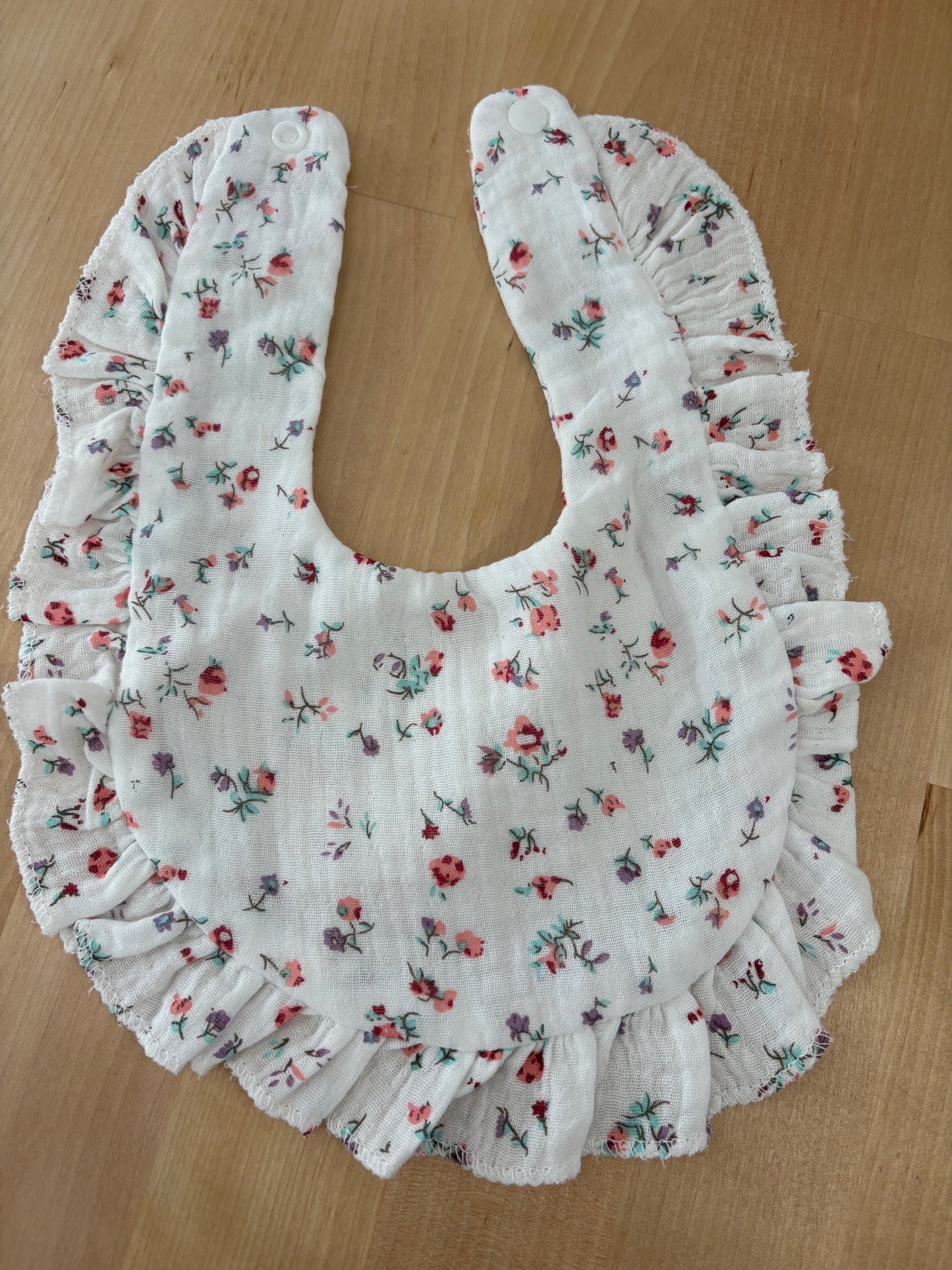 Bavoir ultra doux "Blanc" avec petites fleurs