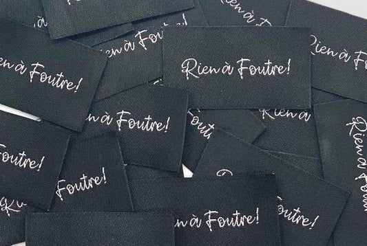 Étiquette Tissée à Coudre "Rien A Foutre"  noire