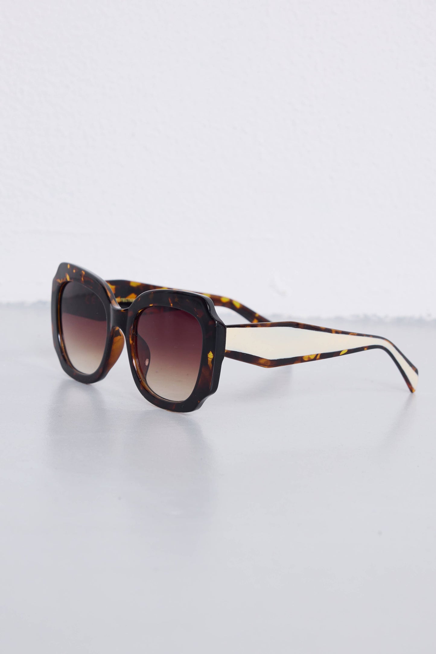 Lunettes de soleil  Modèle CV3110 Brun