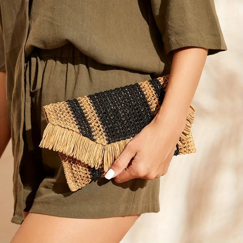 Pochette enveloppe tissée en paille